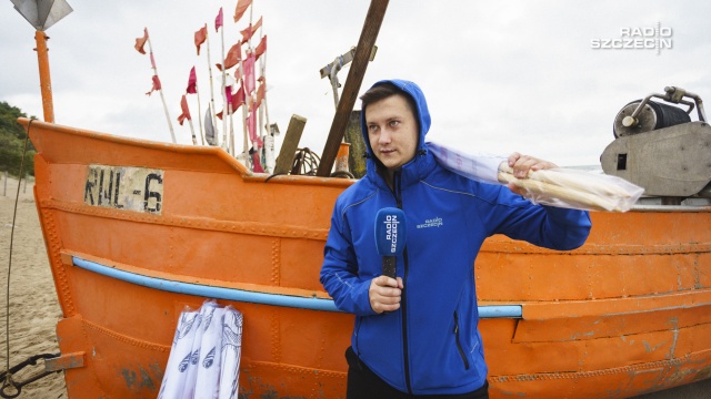 Akcja "Parawany za paragony" organizowana jest przez Krajową Administrację Skarbową oraz Ministerstwo Finansów. Fot. Mateusz Papke [Radio Szczecin] Parawany i paragony - Radio Szczecin dziś w Rewalu [WIDEO, ZDJĘCIA]
