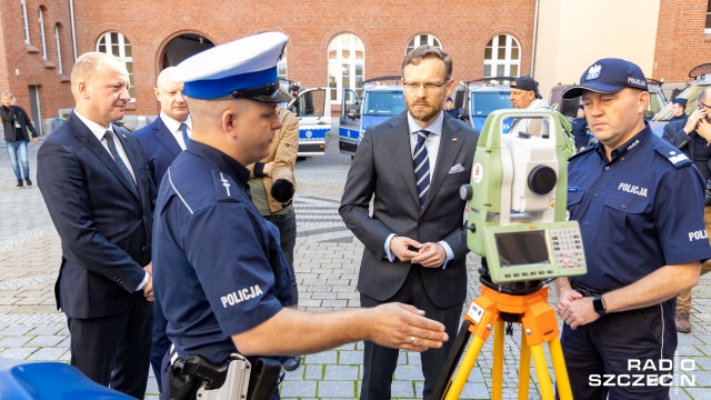 Fot. Robert Stachnik [Radio Szczecin] Siedemnaście nowych radiowozów dla policji [ZDJĘCIA]
