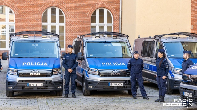 Fot. Robert Stachnik [Radio Szczecin] Siedemnaście nowych radiowozów dla policji [ZDJĘCIA]