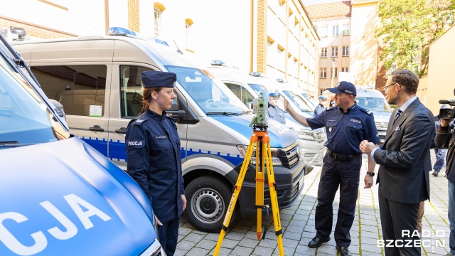 Fot. Robert Stachnik [Radio Szczecin] Siedemnaście nowych radiowozów dla policji [ZDJĘCIA]