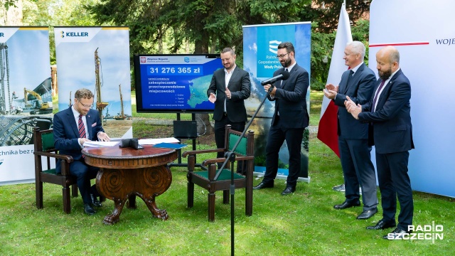 Fot. Robert Stachnik [Radio Szczecin] Kolejne miejscowości w regionie będą zabezpieczone przed powodzią [ZDJĘCIA]