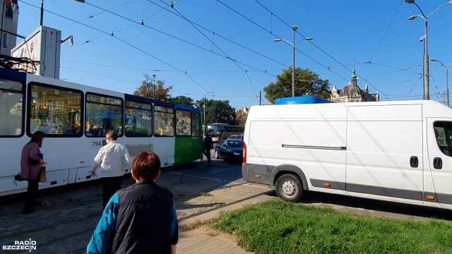 Fot. Wojciech Ochrymiuk [Radio Szczecin] Wszystkie tramwaje w centrum stanęły [WIDEO, ZDJĘCIA]