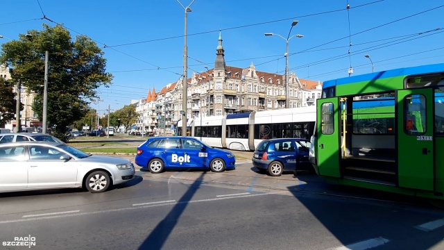 Fot. Wojciech Ochrymiuk [Radio Szczecin] Wszystkie tramwaje w centrum stanęły [WIDEO, ZDJĘCIA]