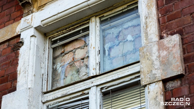 Fot. Robert Stachnik [Radio Szczecin] Zabytkowa kamienica w Podjuchach do kupienia za bezcen [ZDJĘCIA]