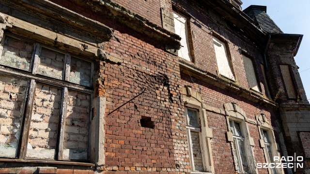 Fot. Robert Stachnik [Radio Szczecin] Zabytkowa kamienica w Podjuchach do kupienia za bezcen [ZDJĘCIA]