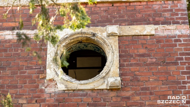 Fot. Robert Stachnik [Radio Szczecin] Zabytkowa kamienica w Podjuchach do kupienia za bezcen [ZDJĘCIA]