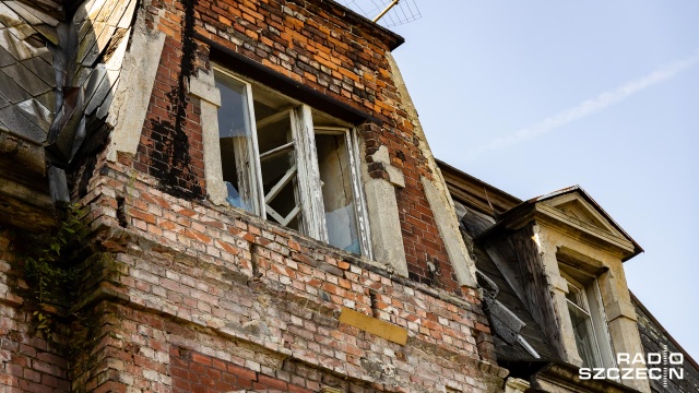 Fot. Robert Stachnik [Radio Szczecin] Zabytkowa kamienica w Podjuchach do kupienia za bezcen [ZDJĘCIA]