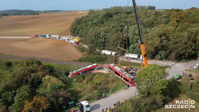 Fot. Robert Stachnik [Radio Szczecin] Akcja w Kołbaskowie. Usuwają wrak niemieckiego pociągu [WIDEO, ZDJĘCIA]