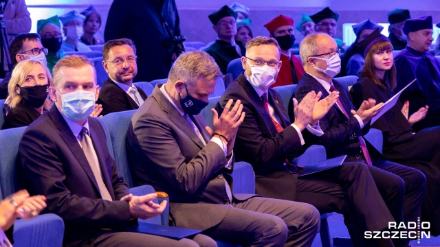 Inauguracja roku akademickiego na Uniwersytecie Szczecińskim odbyła się w auli Wydziału Humanistycznego. Fot. Robert Stachnik [Radio Szczecin] Gaudeamus na Uniwersytecie Szczecińskim [WIDEO, ZDJĘCIA]