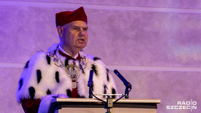 Inauguracja roku akademickiego na Uniwersytecie Szczecińskim odbyła się w auli Wydziału Humanistycznego. Fot. Robert Stachnik [Radio Szczecin] Gaudeamus na Uniwersytecie Szczecińskim [WIDEO, ZDJĘCIA]