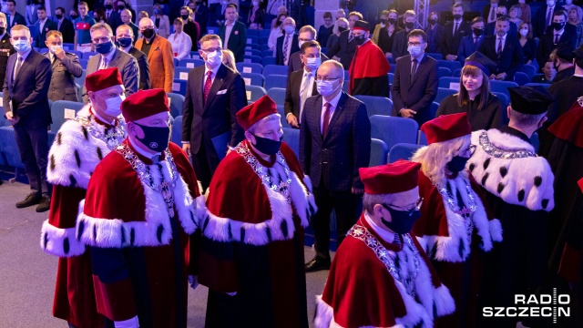 Inauguracja roku akademickiego na Uniwersytecie Szczecińskim odbyła się w auli Wydziału Humanistycznego. Fot. Robert Stachnik [Radio Szczecin] Gaudeamus na Uniwersytecie Szczecińskim [WIDEO, ZDJĘCIA]