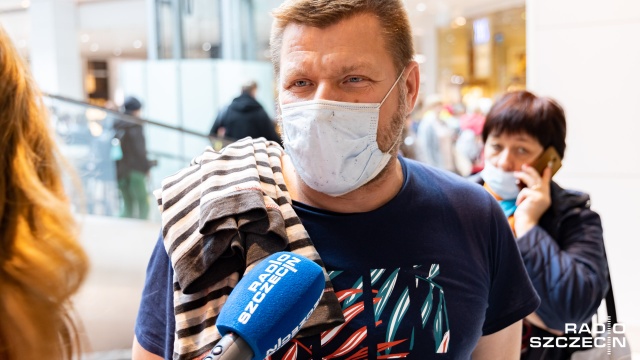 Fot. Robert Stachnik [Radio Szczecin] Kolejka w Galaxy. Wcale nie do sklepów [WIDEO, ZDJĘCIA]