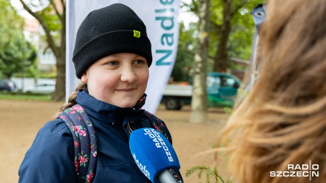 Sadzonki na mieszkańców czekać będą od godz. 10, niedaleko fontanny Bartłomiejki. Fot. Robert Stachnik [Radio Szczecin] Buki, jodły i dęby do zdobycia na Jasnych Błoniach [WIDEO, ZDJĘCIA]