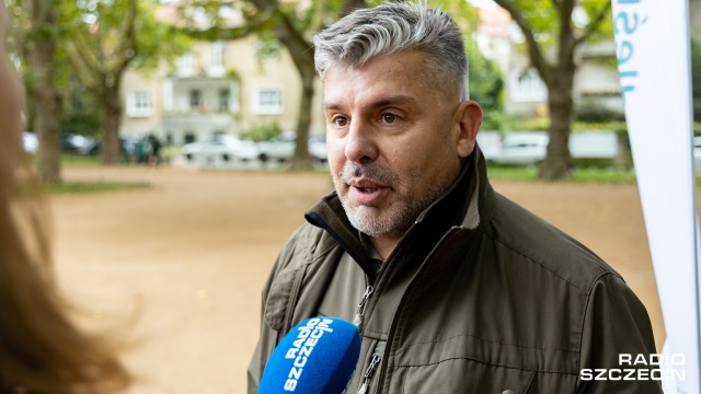 Sadzonki na mieszkańców czekać będą od godz. 10, niedaleko fontanny Bartłomiejki. Fot. Robert Stachnik [Radio Szczecin] Buki, jodły i dęby do zdobycia na Jasnych Błoniach [WIDEO, ZDJĘCIA]
