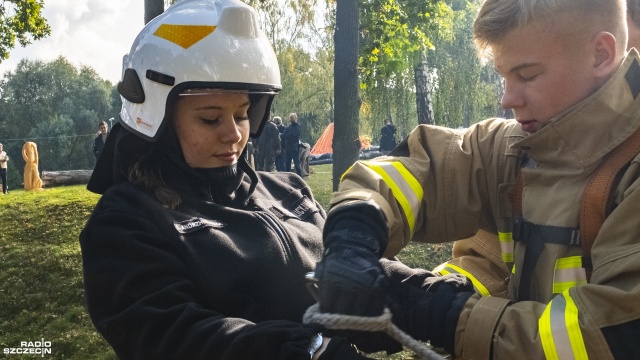 Fot. Wojciech Ochrymiuk [Radio Szczecin] W tydzień poznają życie policjanta czy żołnierza. Obóz w Trzebieży [WIDEO, ZDJĘCIA]