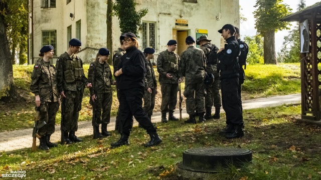 Fot. Wojciech Ochrymiuk [Radio Szczecin] W tydzień poznają życie policjanta czy żołnierza. Obóz w Trzebieży [WIDEO, ZDJĘCIA]