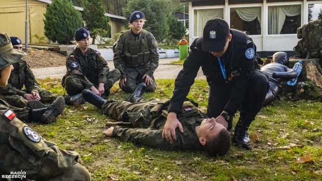 Fot. Wojciech Ochrymiuk [Radio Szczecin] W tydzień poznają życie policjanta czy żołnierza. Obóz w Trzebieży [WIDEO, ZDJĘCIA]