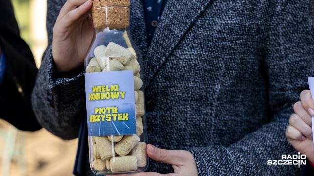 Nagrodę "Wielkiego Korkowego" wręczy prezydentowi Szczecina, Piotrowi Krzystkowi młodzieżówka PiS. Fot. Robert Stachnik [Radio Szczecin] Piotr "Wielki Korkowy" Krzystek [WIDEO, ZDJĘCIA]