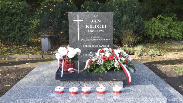 Szczecin uczcił pamięć członków Związku Polaków w Niemczech. Fot. Kamila Kozioł [Radio Szczecin] Kwiaty i znicze na grobach członków Związku Polaków w Niemczech [WIDEO, ZDJĘCIA]