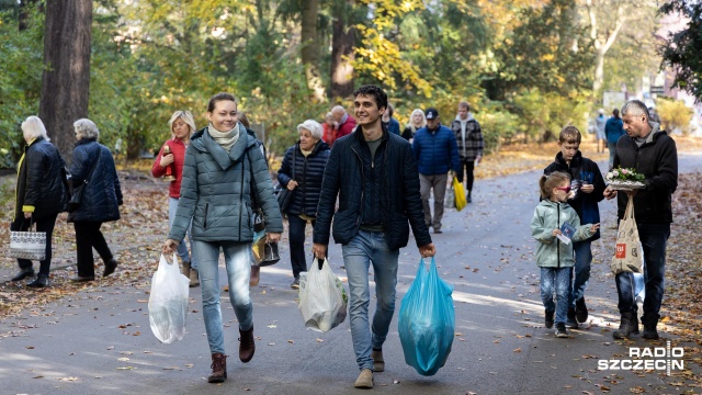 Cmentarz Centralny w Szczecinie to największa nekropolia w Polsce, a trzecia co do wielkości w Europie. Fot. Robert Stachnik [Radio Szczecin] Szczecinianie i goście z Polski odwiedzają Cmentarz Centralny [ZDJĘCIA]