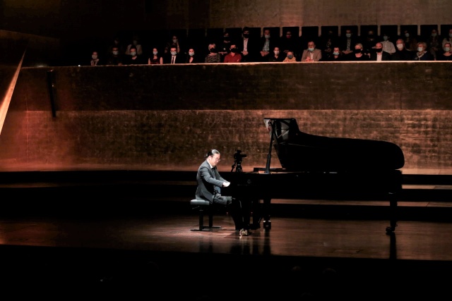 Kyohei Sorita – pianista. Fot. Filharmonia w Szczecinie Kyohei Sorita zachwycił Chopinem w Filharmonii [ZDJĘCIA]