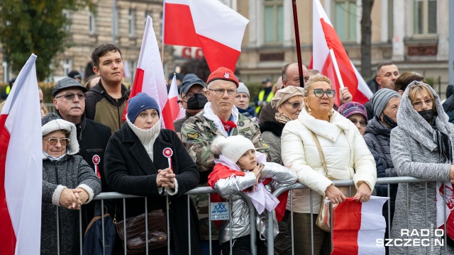 Fot. Robert Stachnik [Radio Szczecin] Szczeciński Marsz Niepodległości. Wśród maszerujących rodziny z dziećmi [WIDEO, ZDJĘCIA]