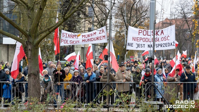 Fot. Robert Stachnik [Radio Szczecin] Szczeciński Marsz Niepodległości. Wśród maszerujących rodziny z dziećmi [WIDEO, ZDJĘCIA]