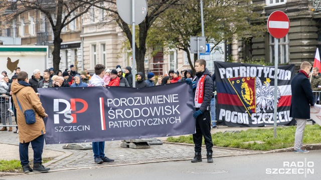 Fot. Robert Stachnik [Radio Szczecin] Szczeciński Marsz Niepodległości. Wśród maszerujących rodziny z dziećmi [WIDEO, ZDJĘCIA]