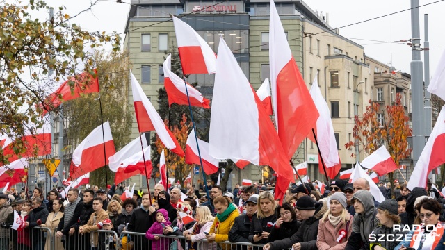 Fot. Robert Stachnik [Radio Szczecin] Szczeciński Marsz Niepodległości. Wśród maszerujących rodziny z dziećmi [WIDEO, ZDJĘCIA]