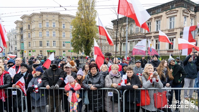 Fot. Robert Stachnik [Radio Szczecin] Szczeciński Marsz Niepodległości. Wśród maszerujących rodziny z dziećmi [WIDEO, ZDJĘCIA]