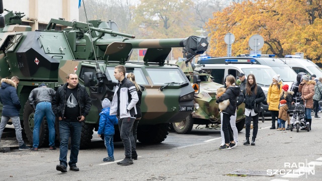 W ramach obchodów Dnia Niepodległości swój sprzęt zaprezentowała 12. Szczecińska Dywizja Zmechanizowana. Fot. Robert Stachnik [Radio Szczecin] Sprzęt wojskowy na Wałach Chrobrego [ZDJĘCIA]