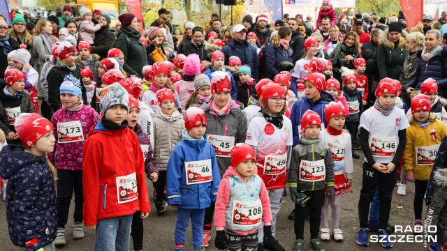 Tymczasem w Parku Żeromskiego w Szczecinie pobiegli zarówno dorośli jak i dzieci. Fot. Robert Stachnik [Radio Szczecin] 33. Goleniowska Mila Niepodległości. Ale w Szczecinie też biegali... [ZDJĘCIA]