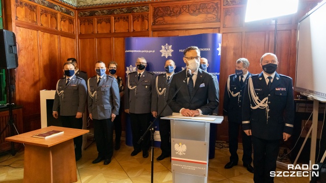 We wtorek ślubowanie złożyło 24 nowych funkcjonariuszy. Fot. Robert Stachnik [Radio Szczecin] Świeża krew w zachodniopomorskiej policji [ZDJĘCIA]