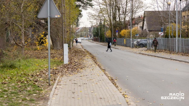Fot. Robert Stachnik [Radio Szczecin] Mieszkańcy ul. Szybowcowej chcą bezpiecznej drogi [WIDEO, ZDJĘCIA]