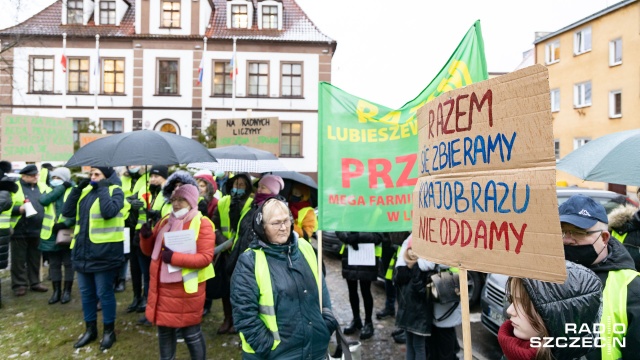 Fot. Robert Stachnik [Radio Szczecin] "To jest obłęd". Protest przeciwko farmie fotowoltaicznej [WIDEO, ZDJĘCIA]