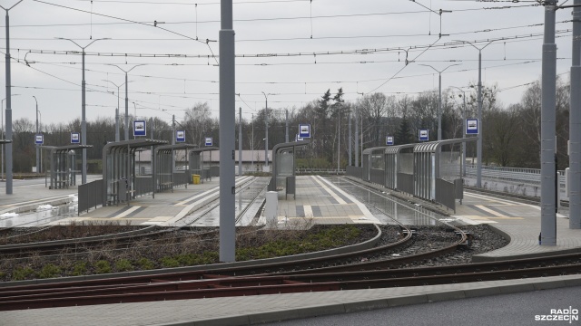 Od soboty nowa pętla przy ulicy Szafera w Szczecinie zostanie po raz pierwszy udostępniona pasażerom komunikacji tramwajowej. Fot. Kamila Kozioł [Radio Szczecin] Pętla na Szafera od soboty czynna. Tramwaje pojadą inaczej [ZDJĘCIA]