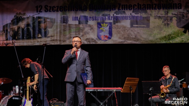 Fot. Robert Stachnik [Radio Szczecin] Koncert "Murem za mundurem" w Przecławiu [WIDEO, ZDJĘCIA]