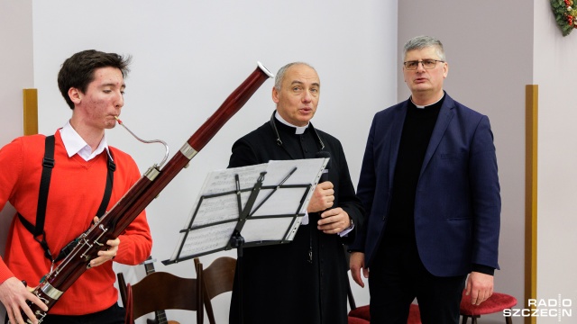 Fot. Robert Stachnik [Radio Szczecin] Świąteczny obiad dla potrzebujących w seminarium [WIDEO, ZDJĘCIA]