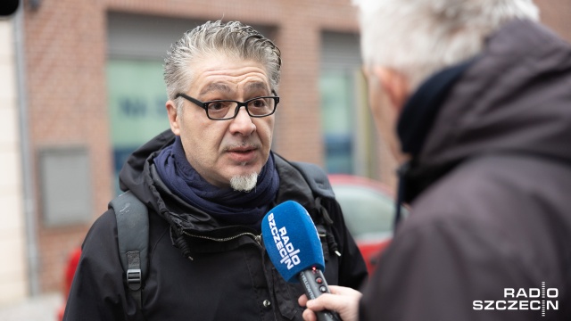 Fot. Robert Stachnik [Radio Szczecin] Na Podzamczu parkowanie płatne, ale nie ma jak zapłacić [WIDEO, ZDJĘCIA]