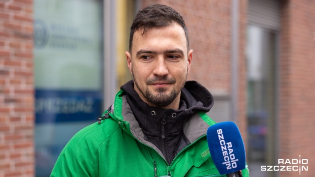 Fot. Robert Stachnik [Radio Szczecin] Na Podzamczu parkowanie płatne, ale nie ma jak zapłacić [WIDEO, ZDJĘCIA]