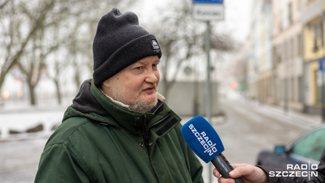 Fot. Robert Stachnik [Radio Szczecin] Na Podzamczu parkowanie płatne, ale nie ma jak zapłacić [WIDEO, ZDJĘCIA]