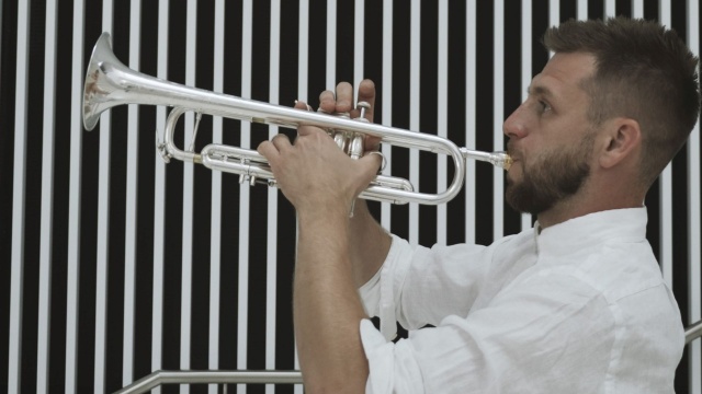 Na rynku muzycznym ukazał się rarytas płytowy pt. Oblicza wszechstronnego trębacza Dawida Głogowskiego.