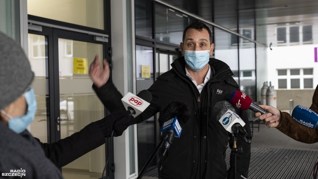 Jesteśmy cały czas na etapie intensywnego rozwoju epidemii - tak sytuacje epidemiologiczną w Zachodniopomorskiem i kraju ocenia prof. Miłosz Parczewski.