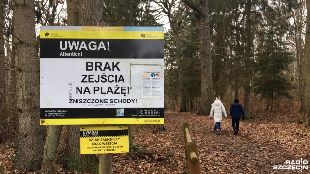 Schody na plażę w Świętouściu zostaną odbudowane jeszcze przed tegorocznym sezonem - deklaruje dyrektor Wolińskiego Parku Narodowego Piotr Daniszewski.