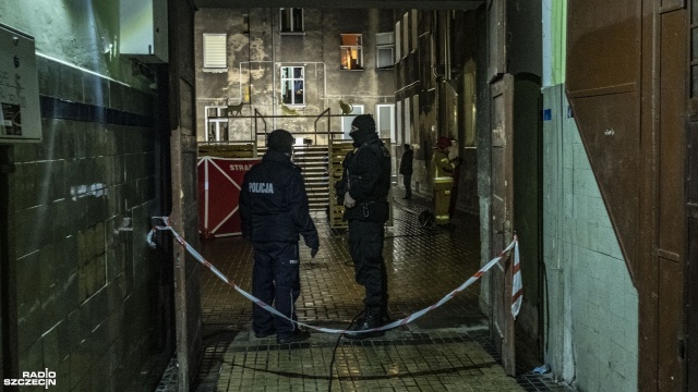 Dwie osoby nie żyją, po pożarze w Szczecinie. Ogień wybuchł w mieszkaniu przy ulicy św. Wojciecha w centrum miasta.