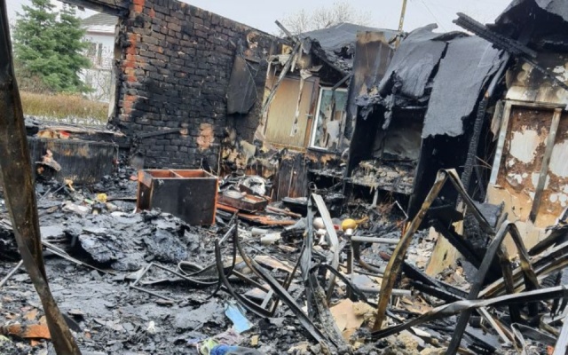 W pożarze stracili dorobek życia, potrzebują pomocy. Rodzina z Mielęcina koło Pyrzyc w środku zimy została bez dachu na głową. Bliscy, aby im pomóc zorganizowali zbiórkę w internecie.