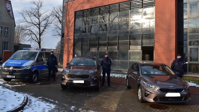 Stargardzcy policjanci mają trzy nowe radiowozy. Dwa z nich są nieoznakowane.