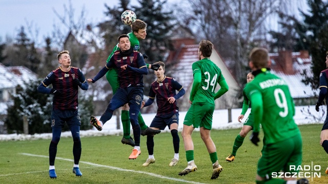 Piłkarze Pogoni od porażki rozpoczęli występy w 2021 roku. Szczecinianie przegrali u siebie z Wartą Poznań 0:2 w sparingowym meczu.