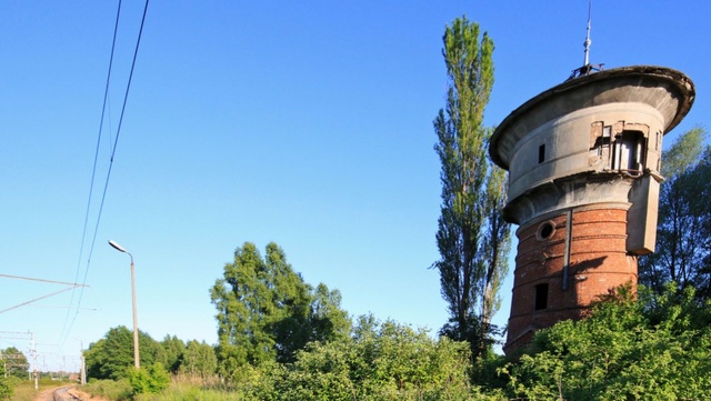 Wieża ciśnień w Trzebieży zostanie odrestaurowana albo przynajmniej zabezpieczona przed dalszą dewastacją - jak podaje, po informacji od PKP S.A., portal police.naszemiasto.pl.