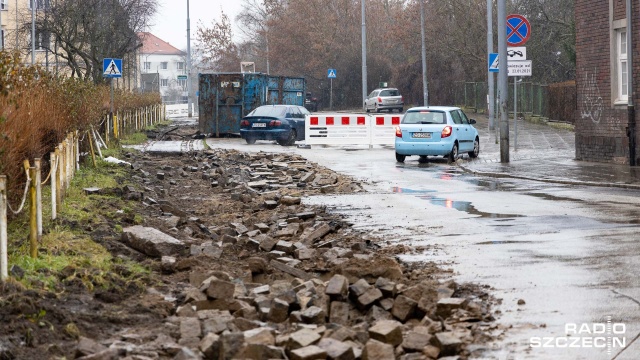 W związku z modernizacją torowisk tramwajowych od sobotniego poranka na szczecińskim Niebuszewie zaczęła obowiązywać kolejna zmiana w organizacji ruchu.